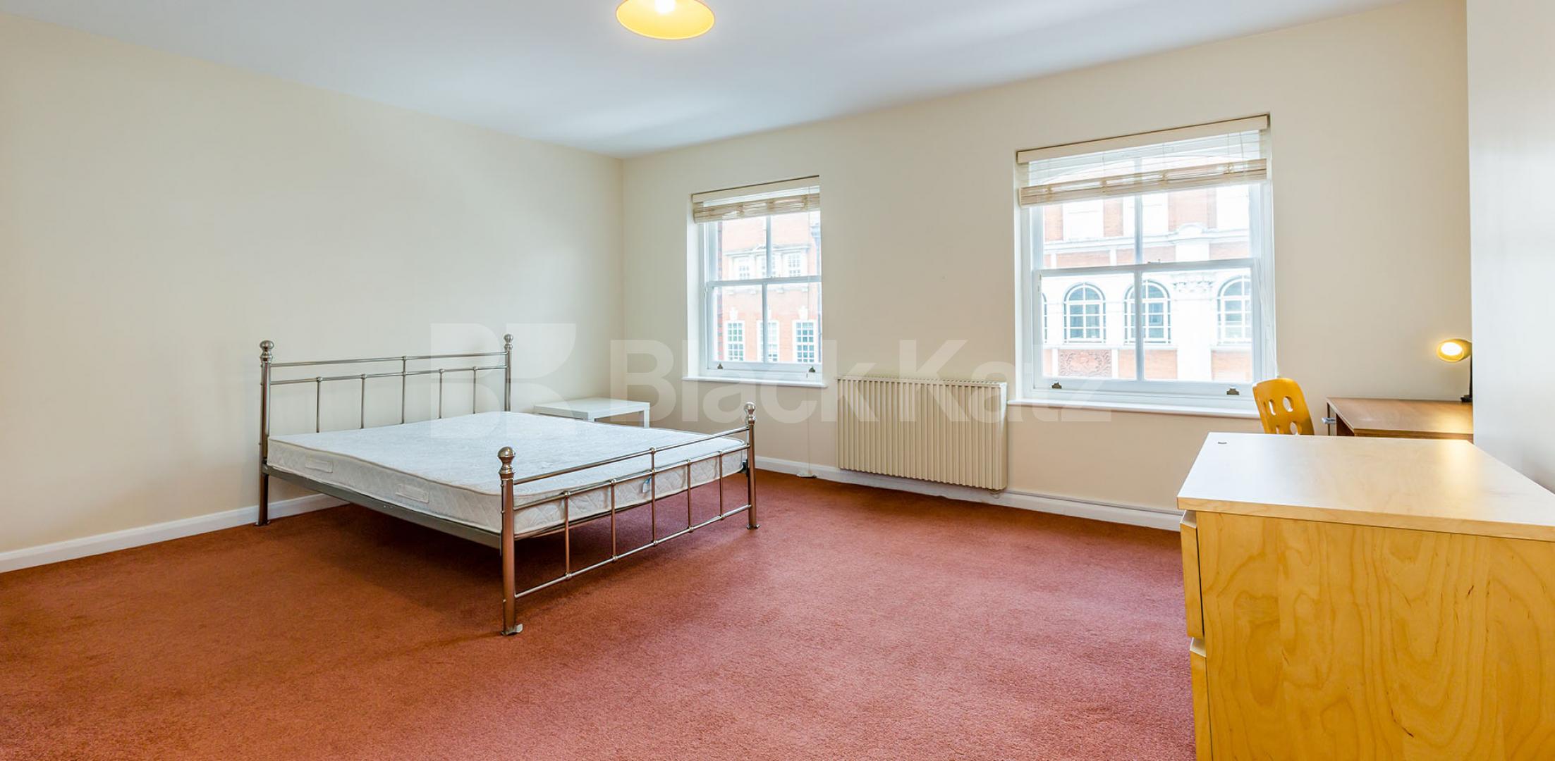 Fantastic spacious two bed by Goodge St Station Tottenham Court Road, West End